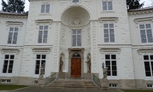 m008