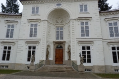 m008