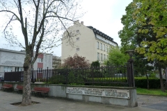 m08