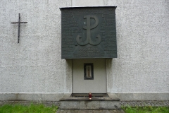 m09